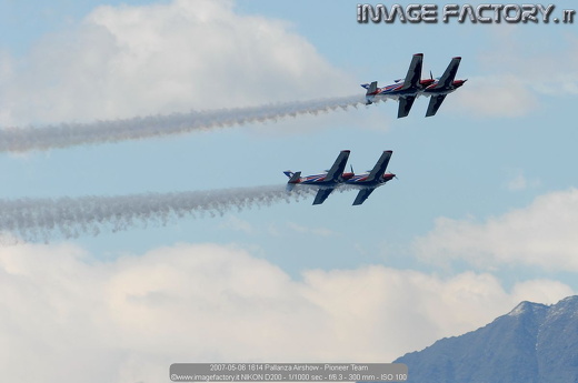 2007-05-06 1614 Pallanza Airshow - Pioneer Team